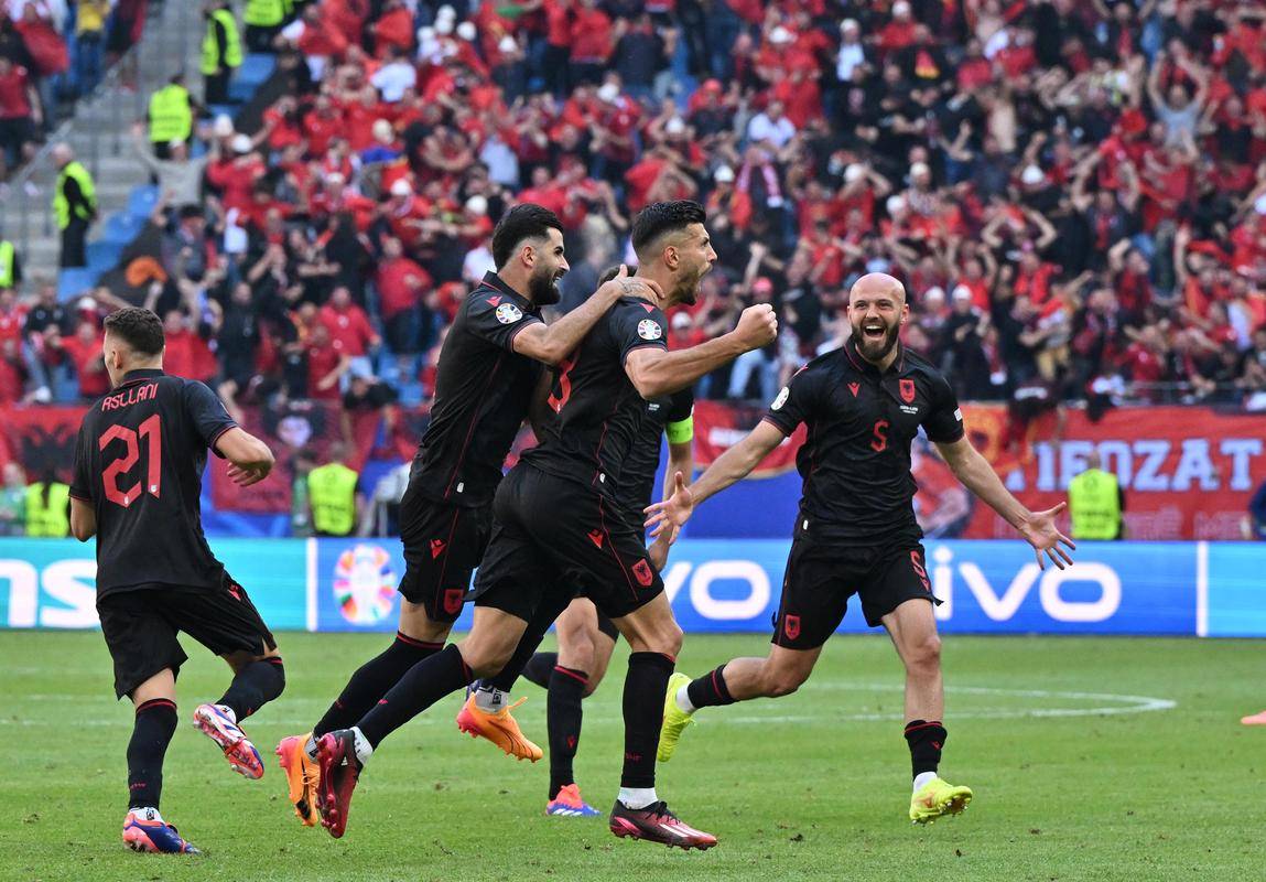 欧国联比赛:丹麦击败捷克晋级半决赛 欧国联比赛:丹麦击败捷克晋级半决赛