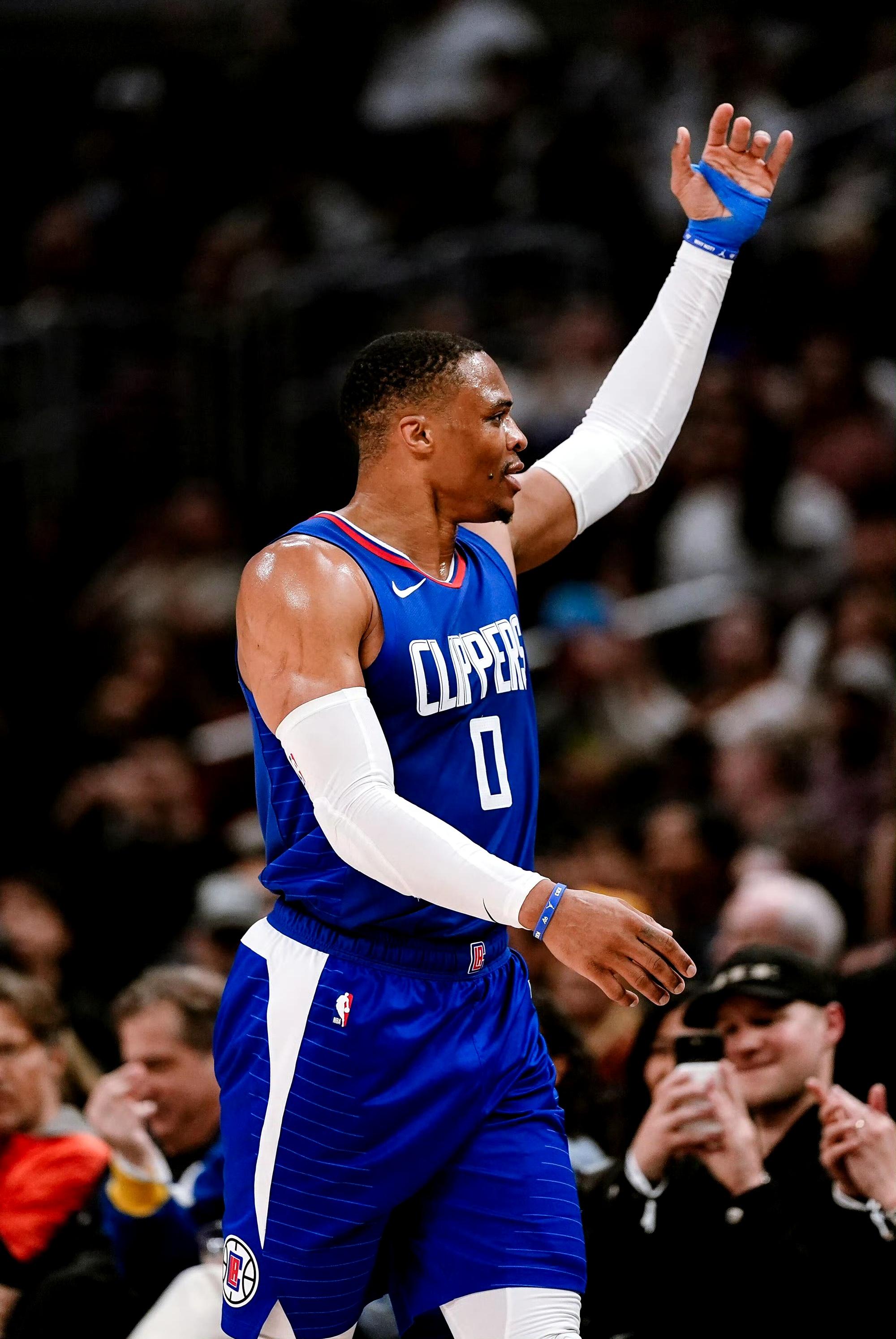 快船主场大胜,雷霆沉寂失势再一次目送逆风 快船主场大胜,雷霆沉寂失势再一次目送逆风