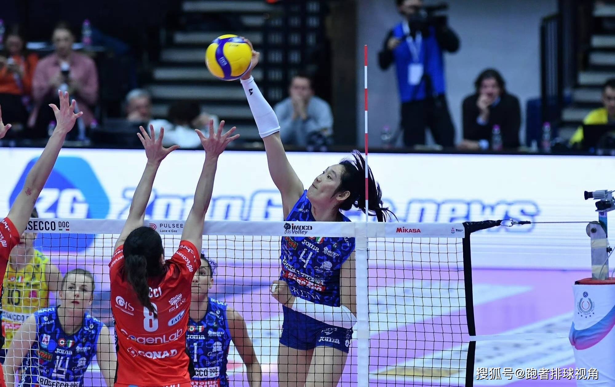 联赛巅峰对决！朱婷能否带领球队刷新纪录？