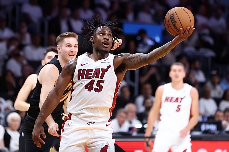 关于热火爆发新星，连续三场30+刷新纪录，冲击季后赛球队迎来希望！的信息