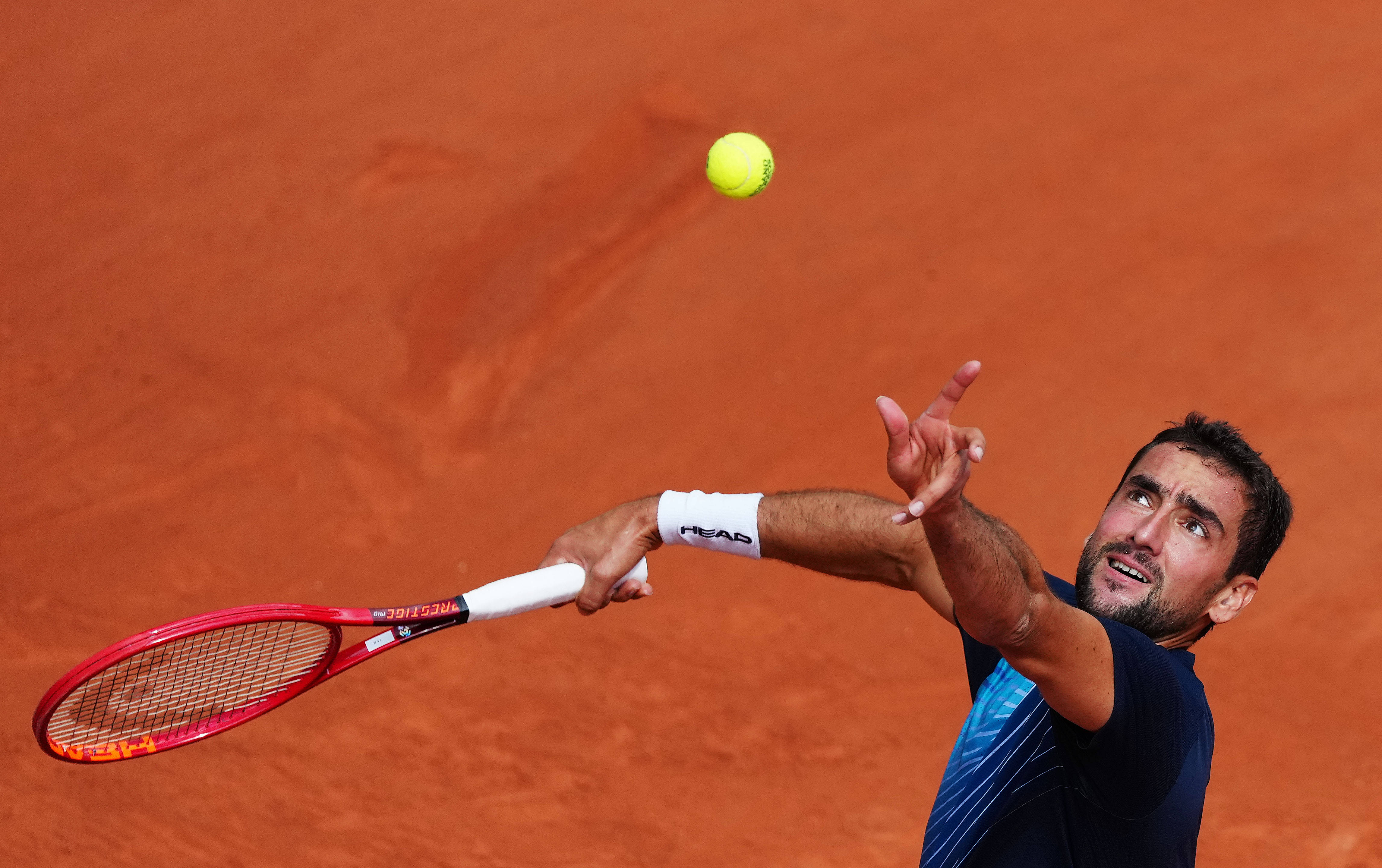 费德勒连续十场比赛得分超过比赛规则变更，雄鹿不断突破！